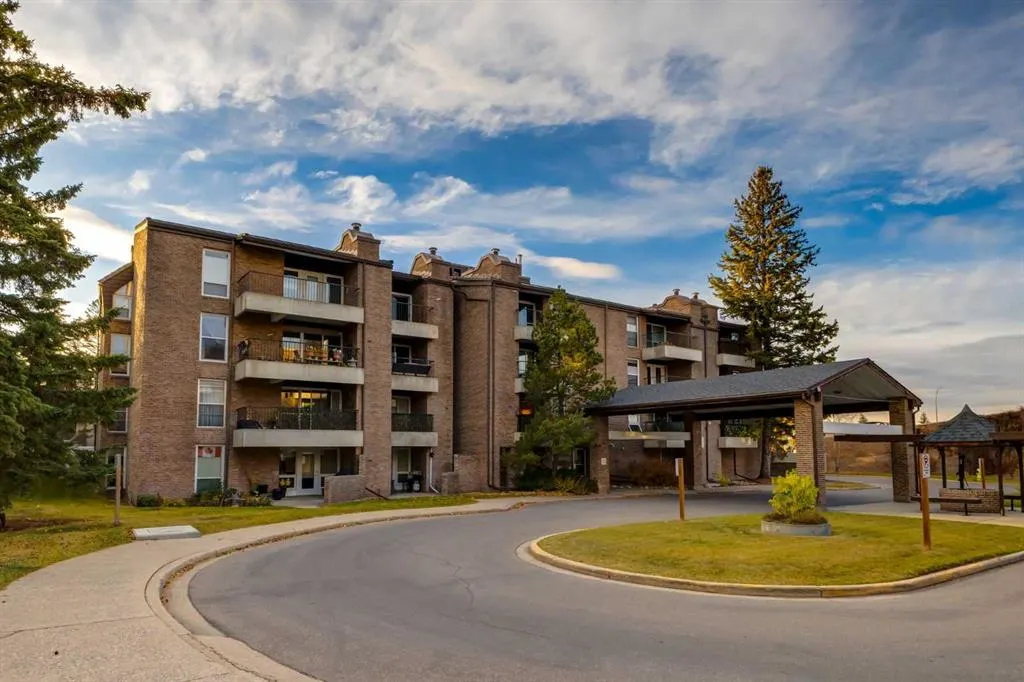 201 Braeglen Close SW #1402