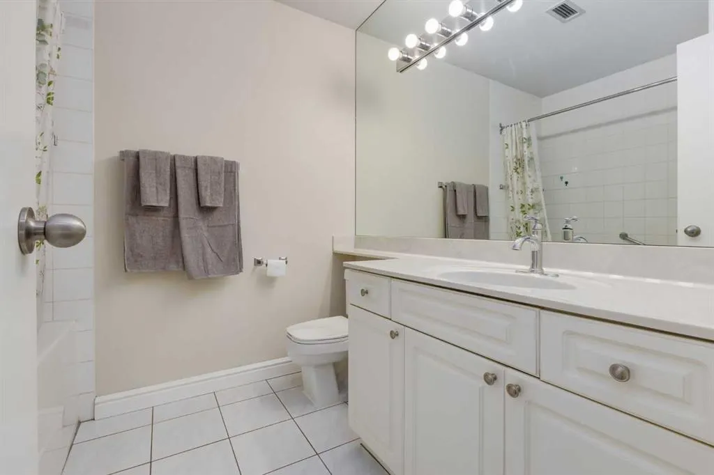 201 Braeglen Close SW #1402