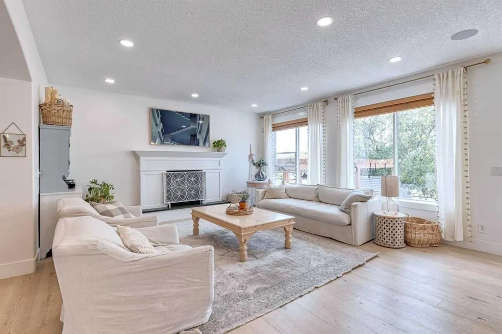 41 Strathlea Court SW