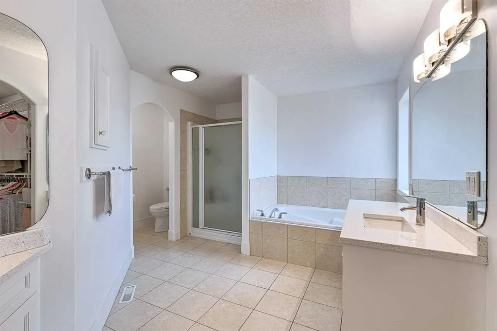 41 Strathlea Court SW