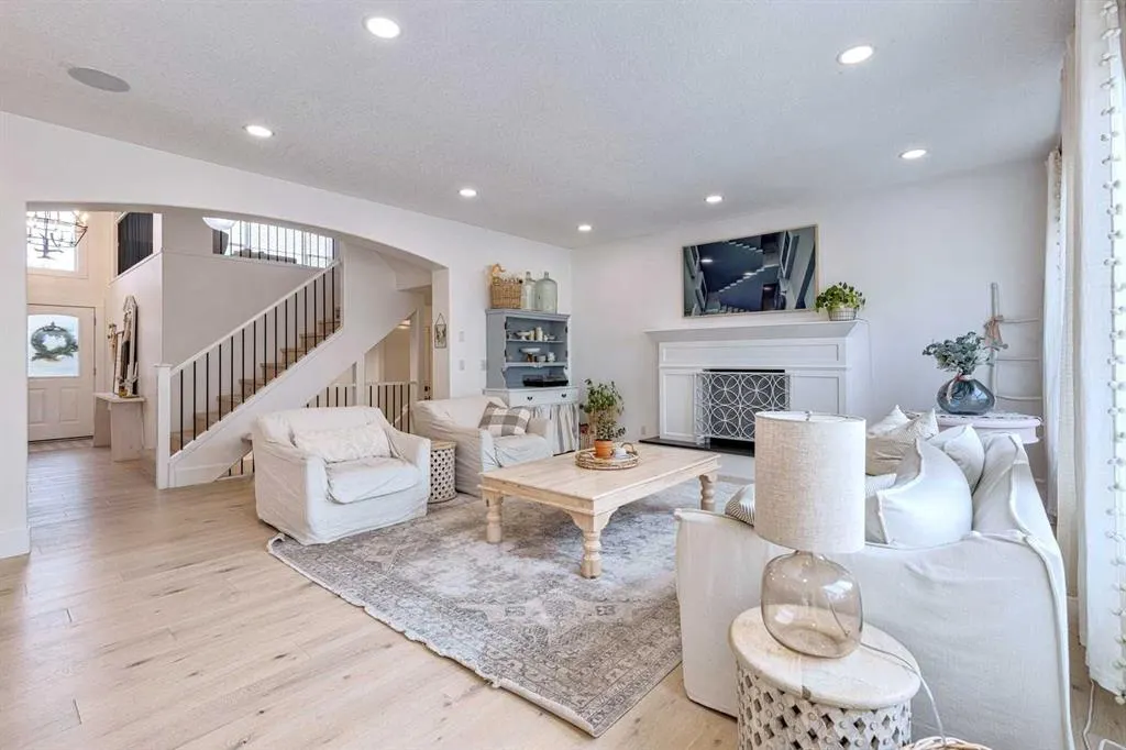 41 Strathlea Court SW