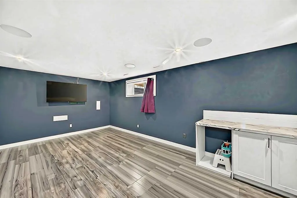 477 Moonlight Way W