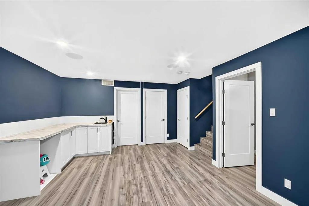 477 Moonlight Way W