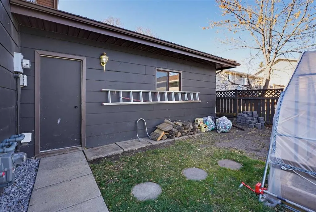 5103 60 Street Close