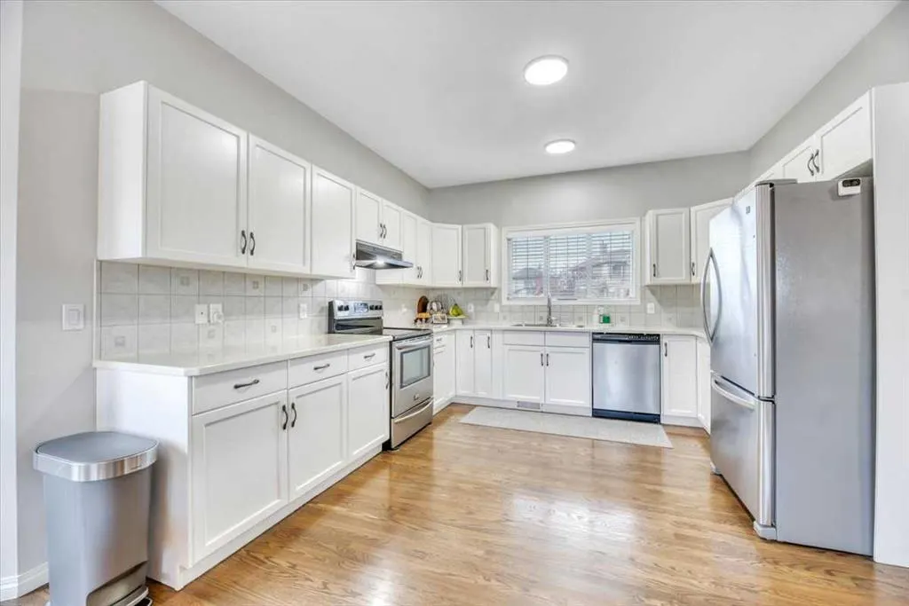 124 West Creek Glen