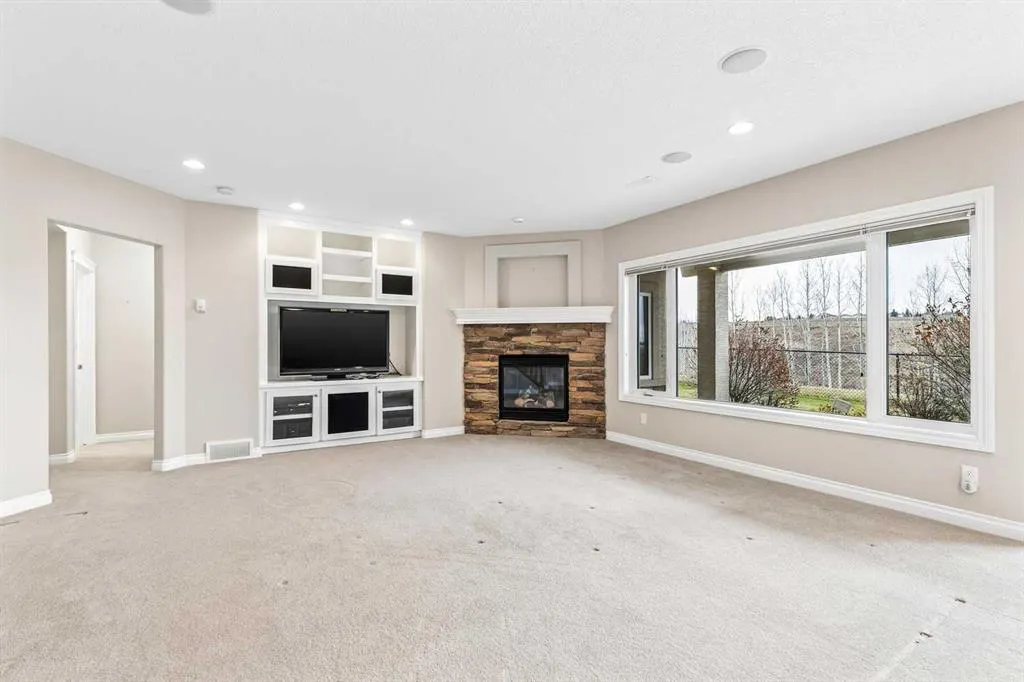 180 Tuscany Ravine Heights NW