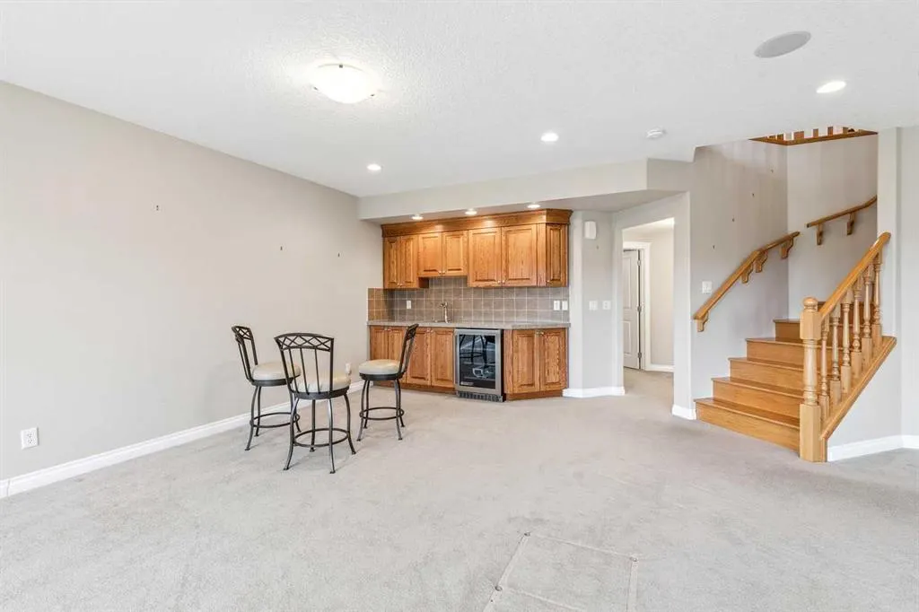 180 Tuscany Ravine Heights NW