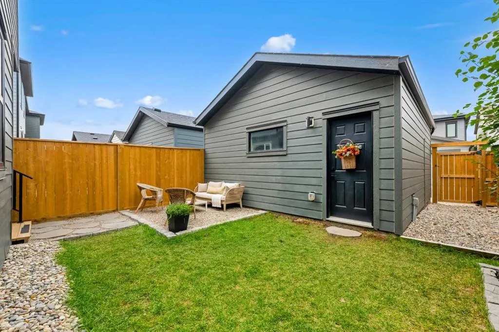 15041 37 Street SW