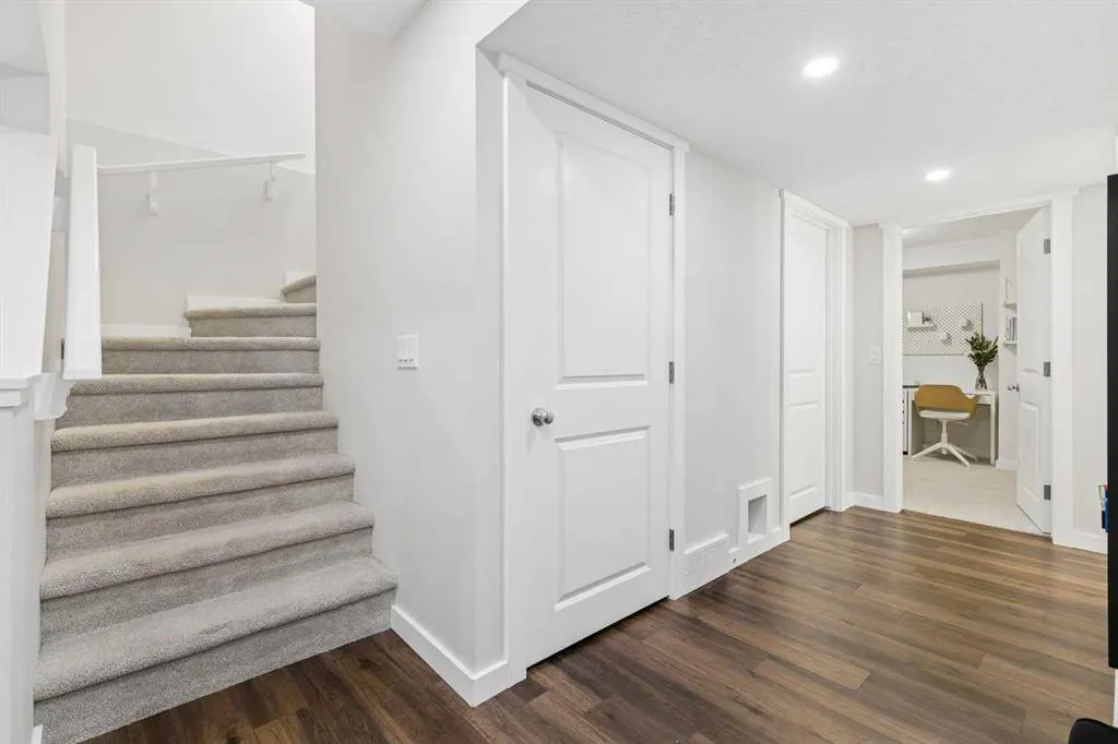 61 West Coach Place SW