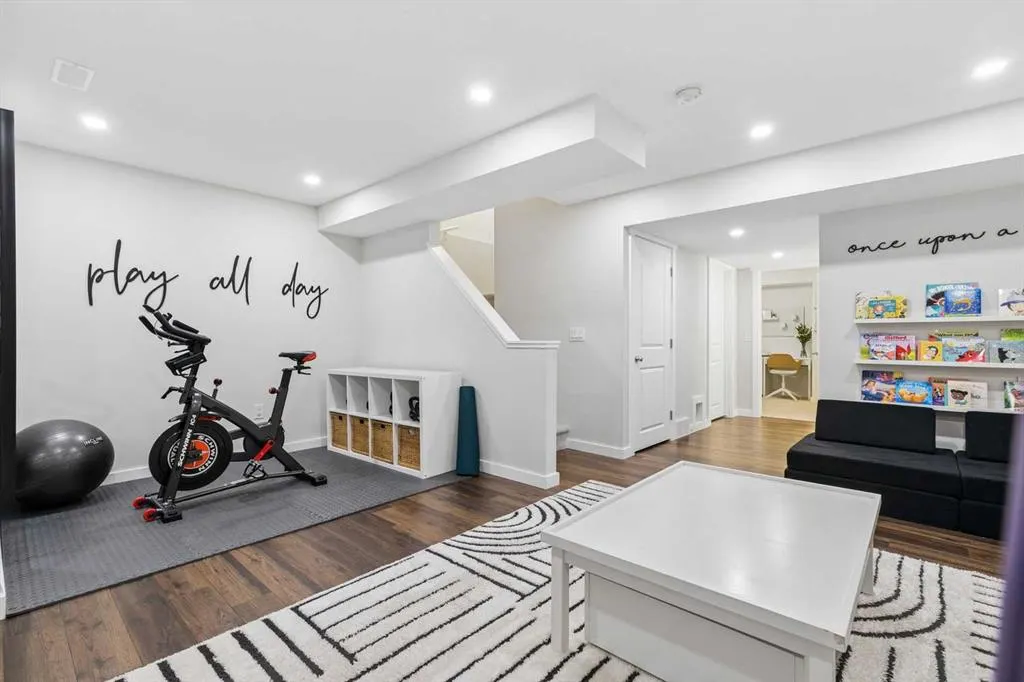 61 West Coach Place SW
