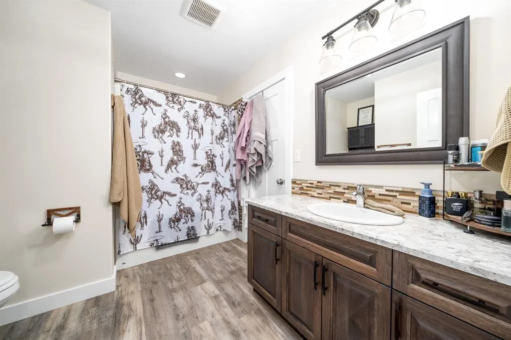 316 3 Street W