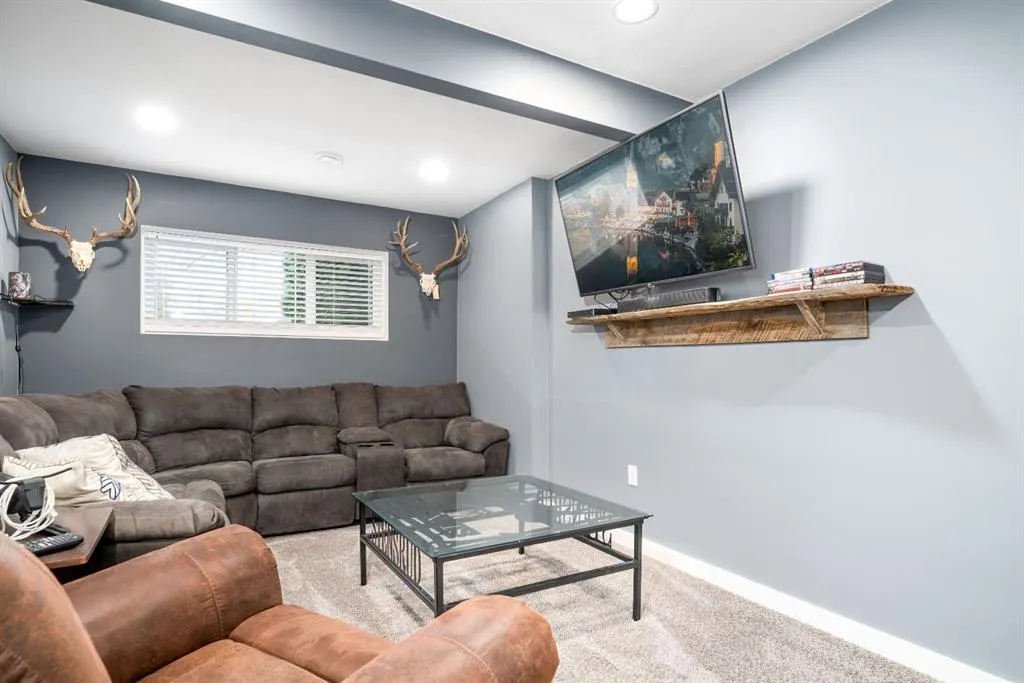 316 3 Street W