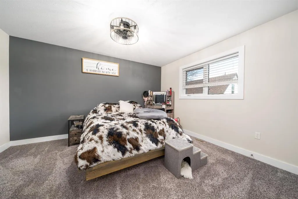 316 3 Street W