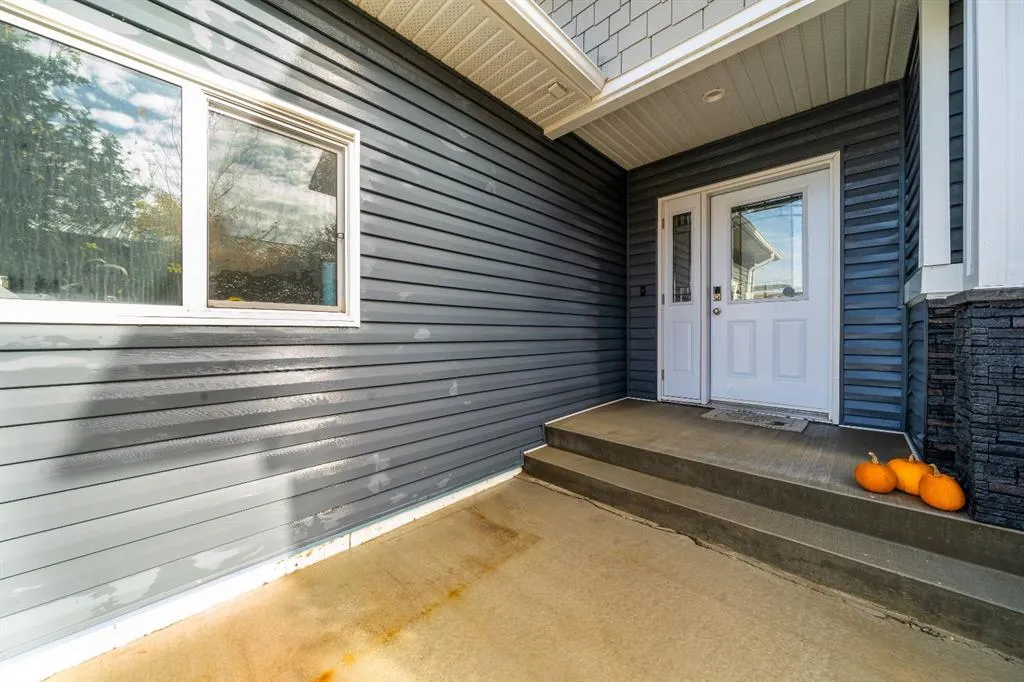 316 3 Street W