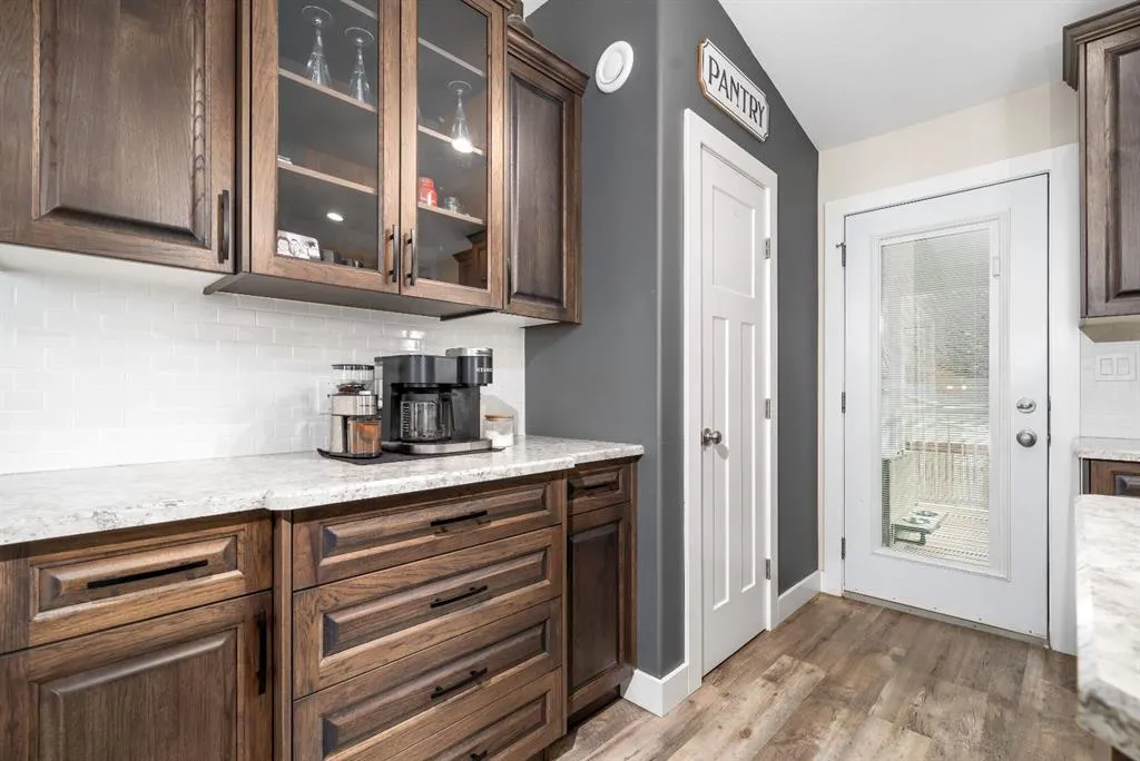 316 3 Street W