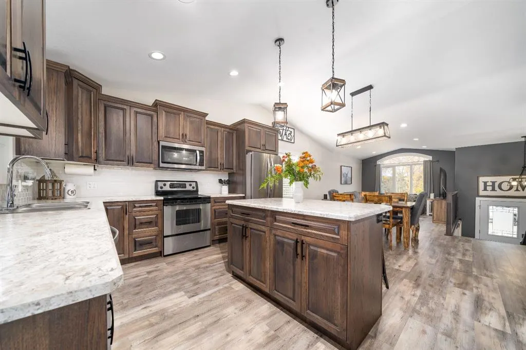 316 3 Street W