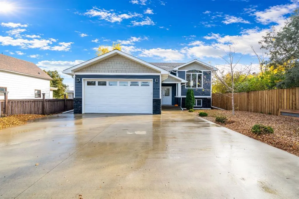 316 3 Street W