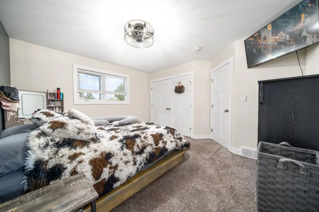 316 3 Street W