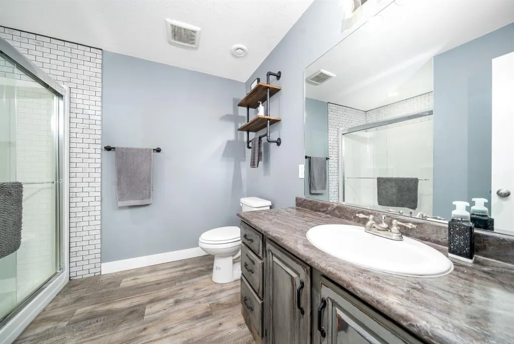 316 3 Street W