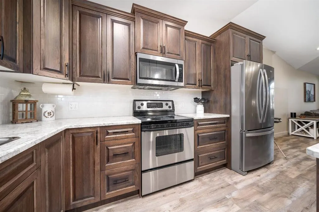 316 3 Street W