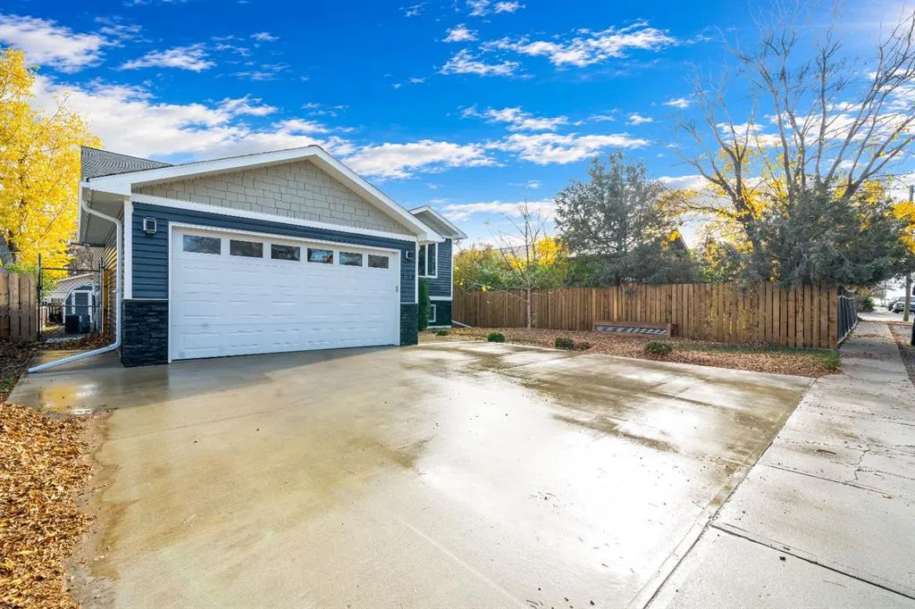316 3 Street W
