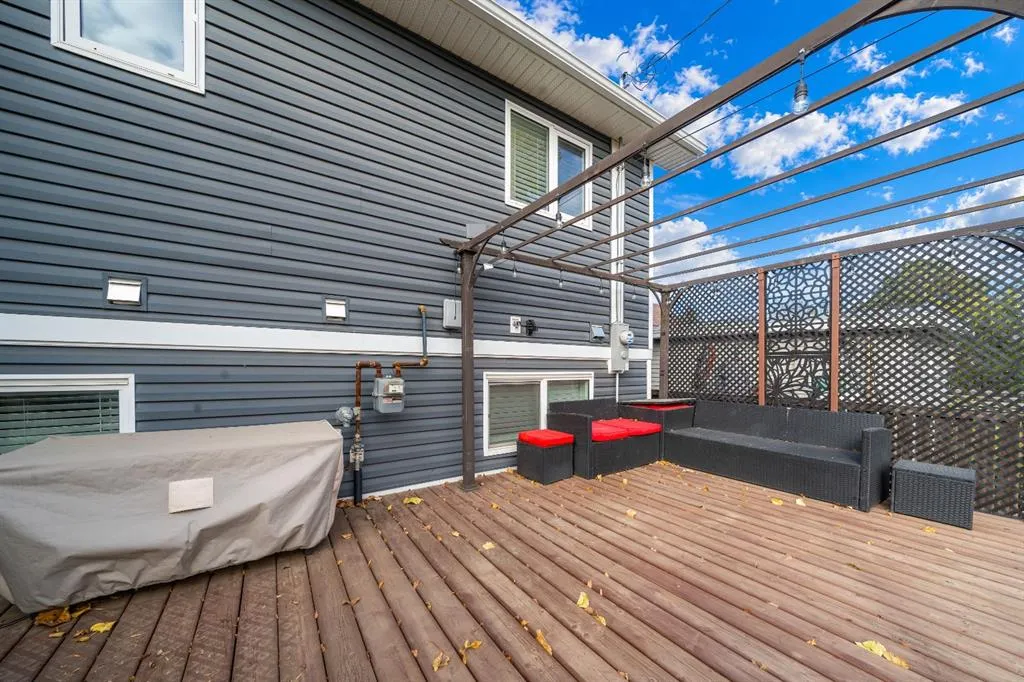 316 3 Street W