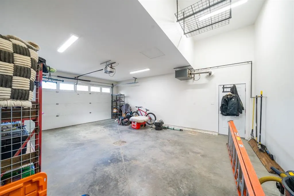 316 3 Street W