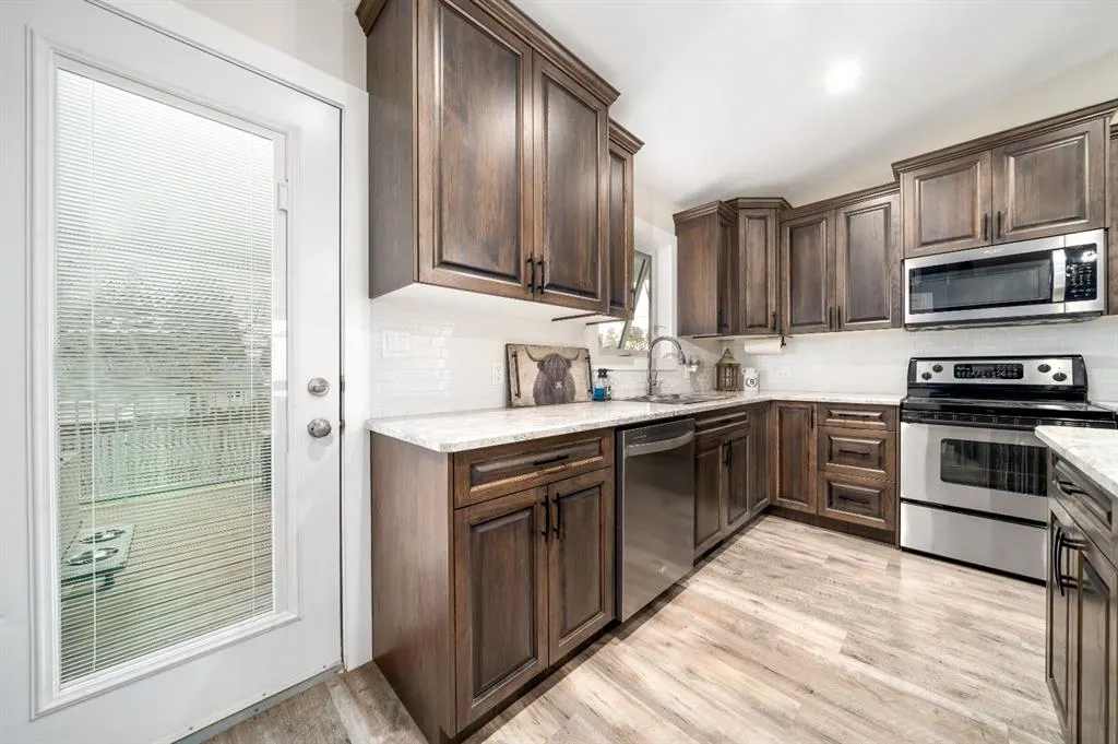 316 3 Street W