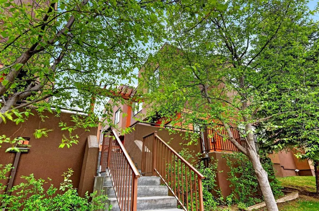 1717 27 Avenue SW #10