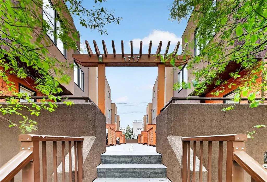 1717 27 Avenue SW #10