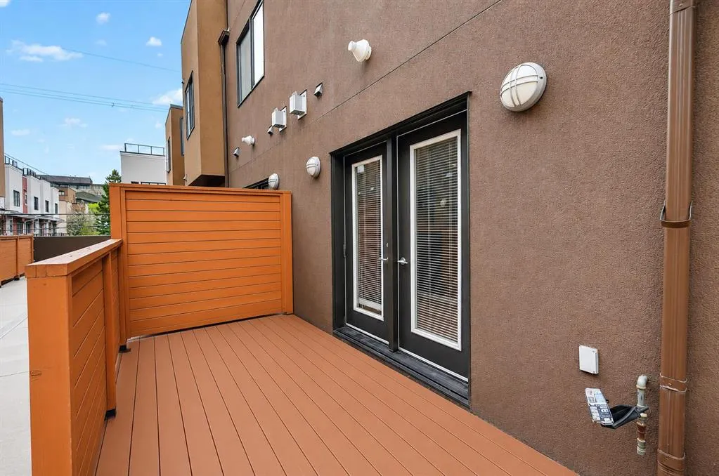 1717 27 Avenue SW #10