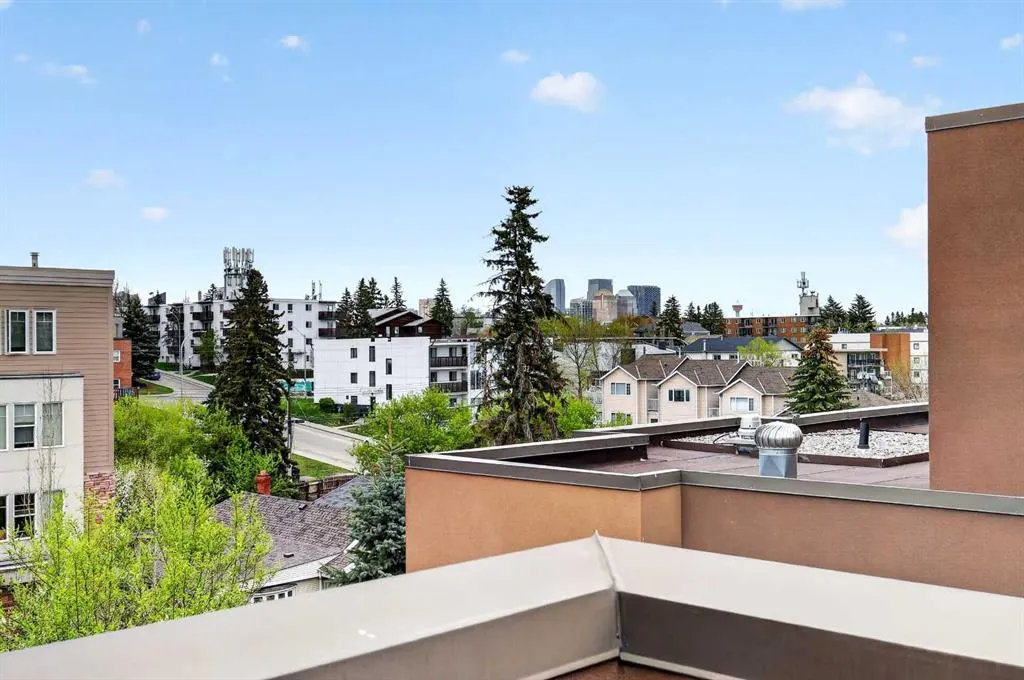 1717 27 Avenue SW #10