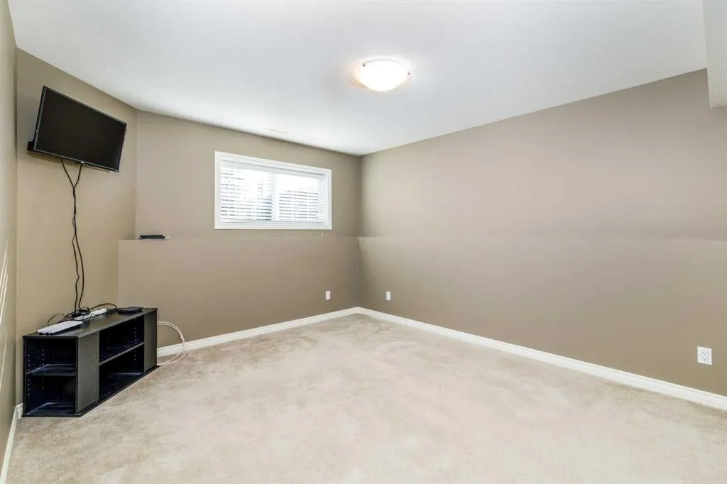 44 Isaacson Crescent