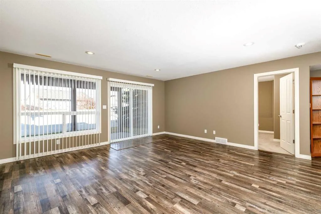 44 Isaacson Crescent