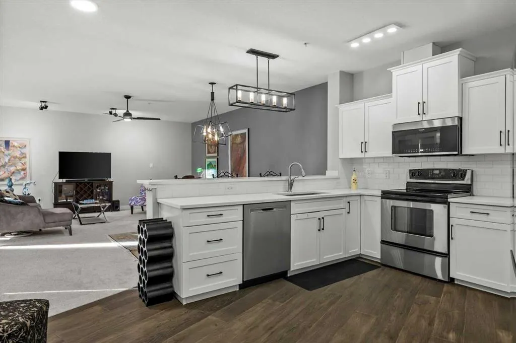 20 Discovery Ridge Close SW #424
