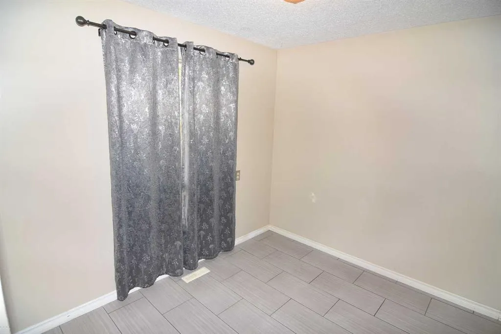412 Abadan Place NE