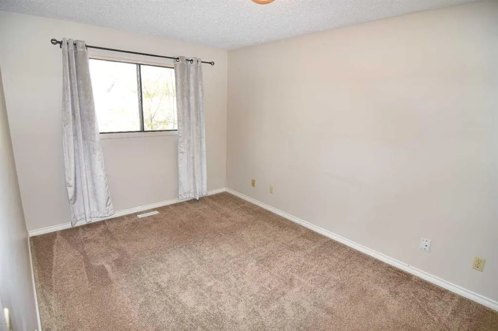 412 Abadan Place NE