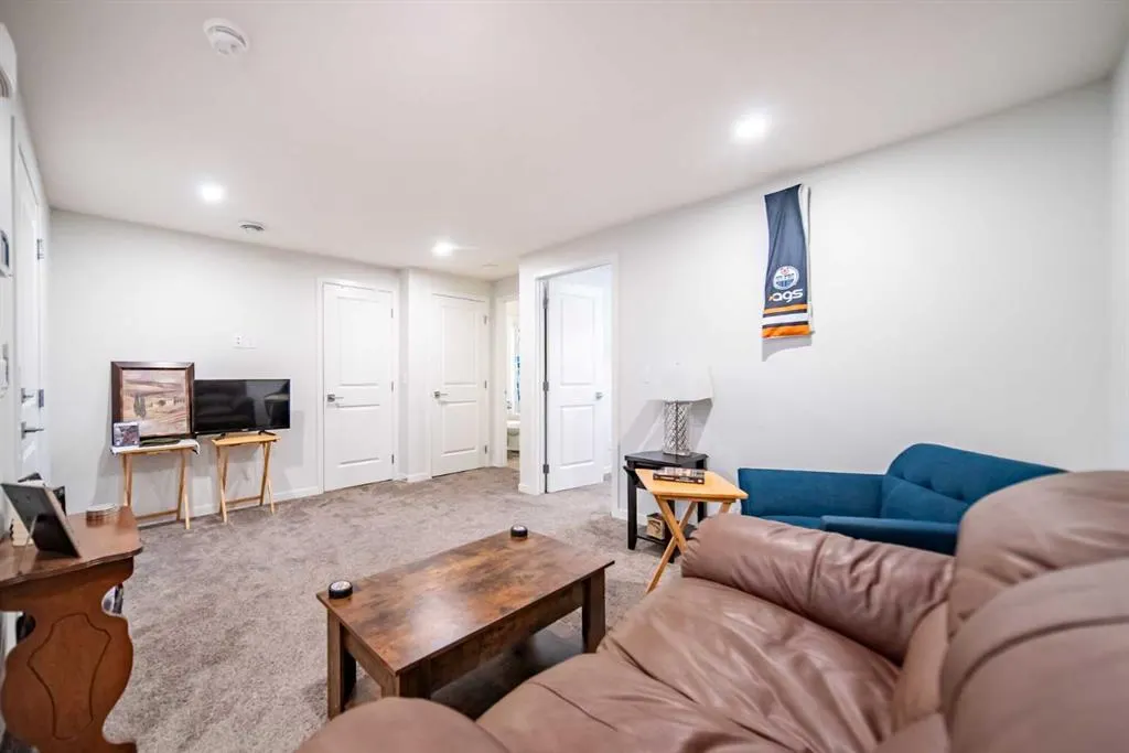 27 Iris Crescent