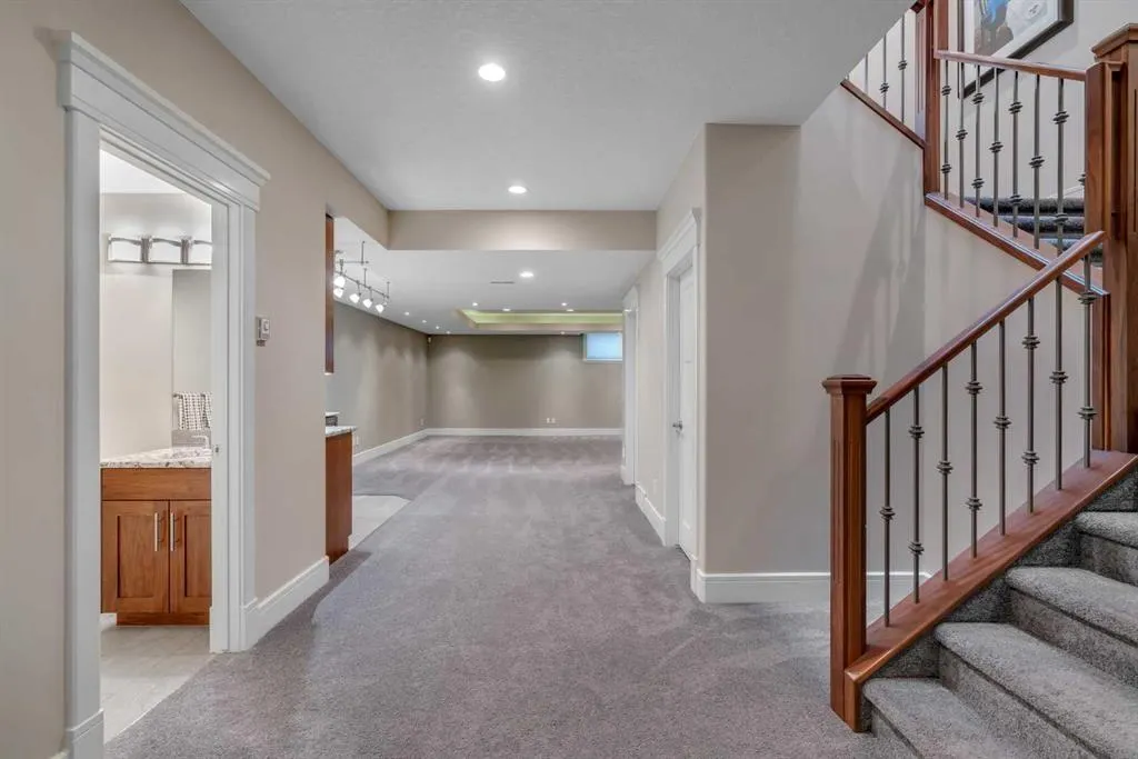 2532 20 Street SW