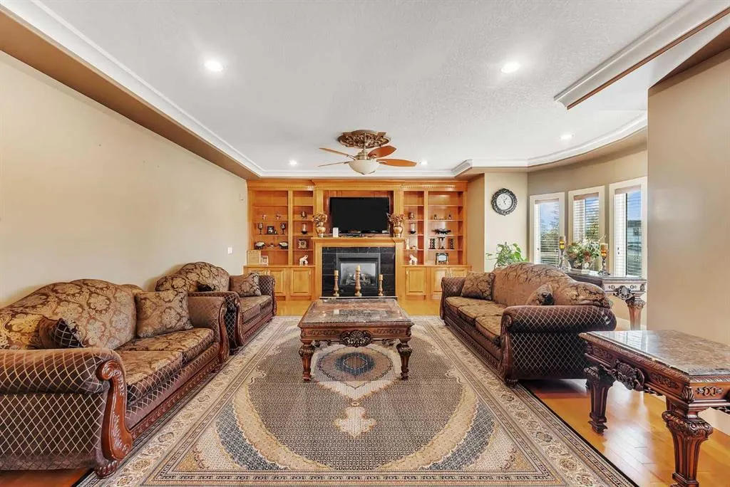 220 East Lakeview Place