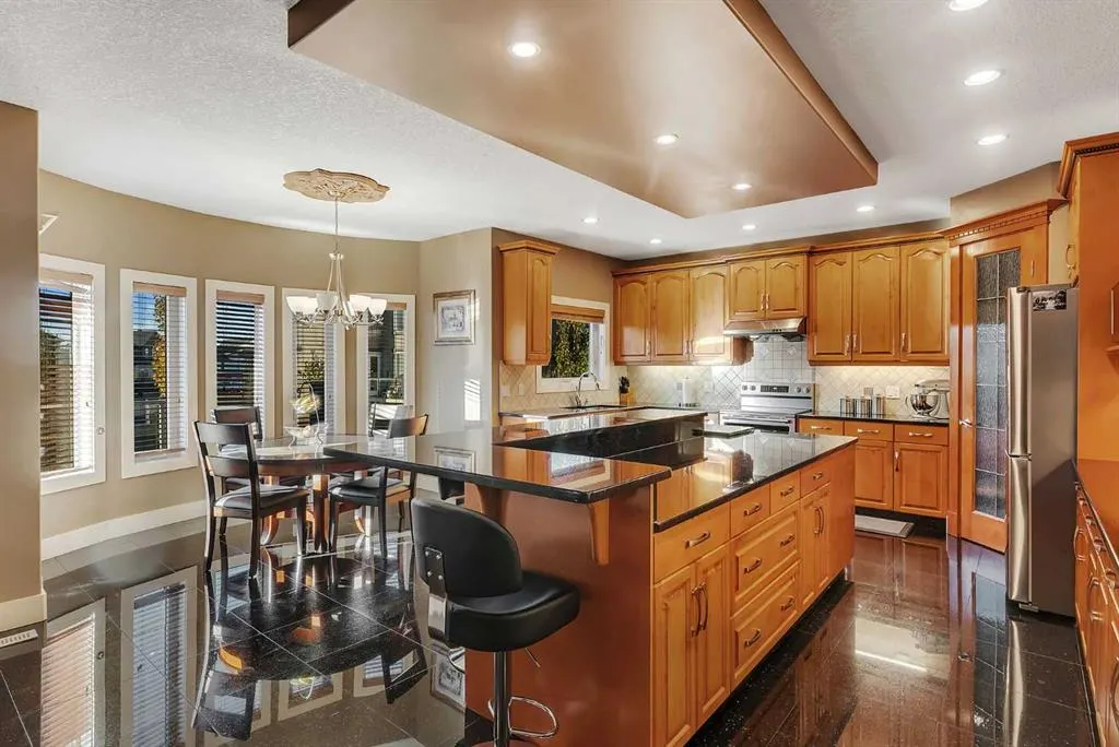 220 East Lakeview Place