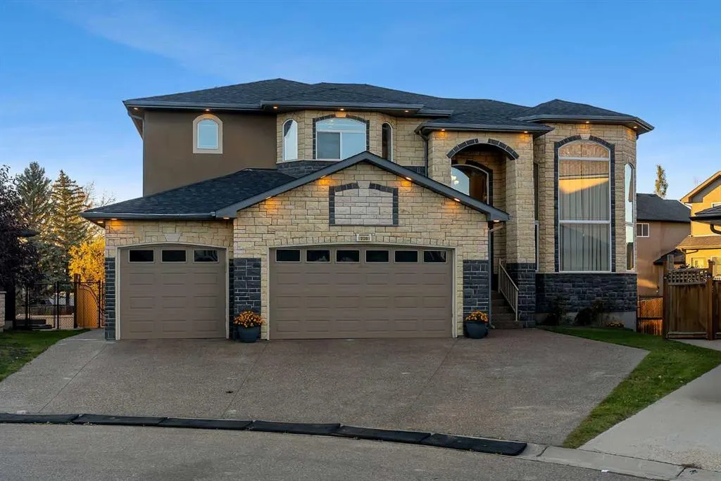 220 East Lakeview Place