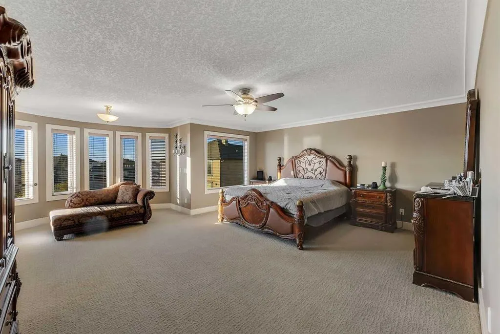 220 East Lakeview Place