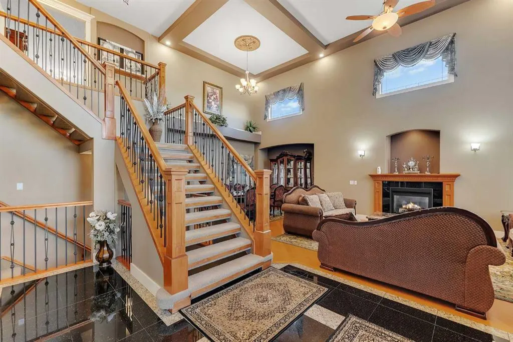 220 East Lakeview Place