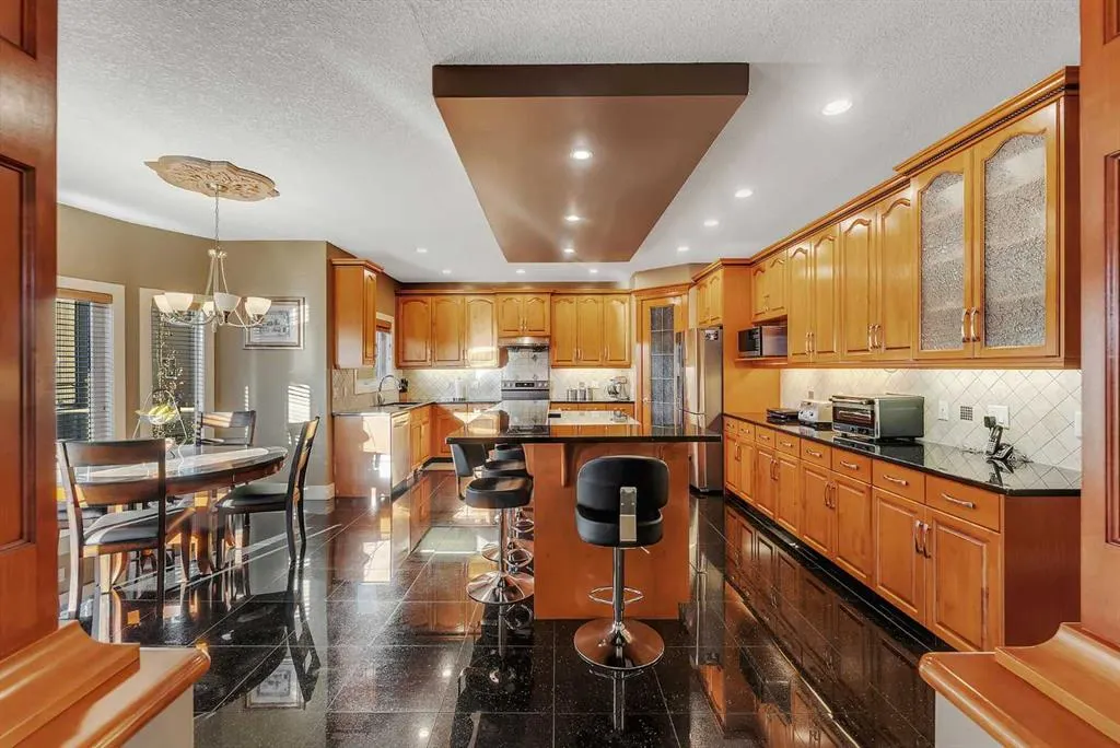 220 East Lakeview Place