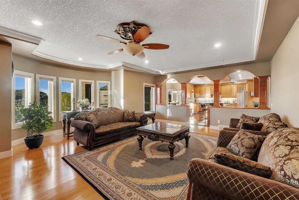 220 East Lakeview Place