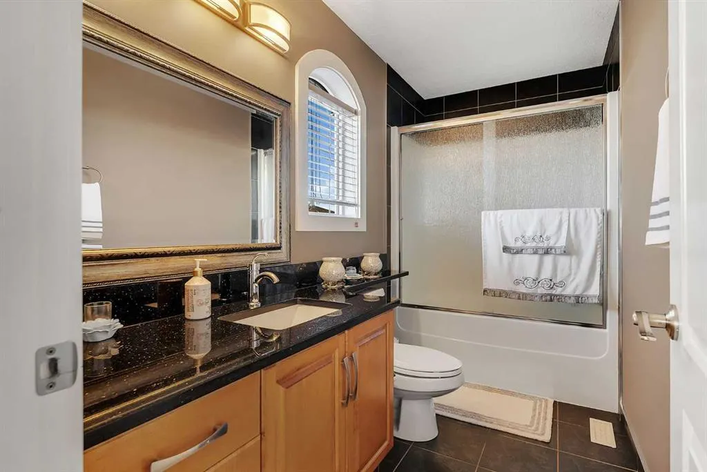 220 East Lakeview Place