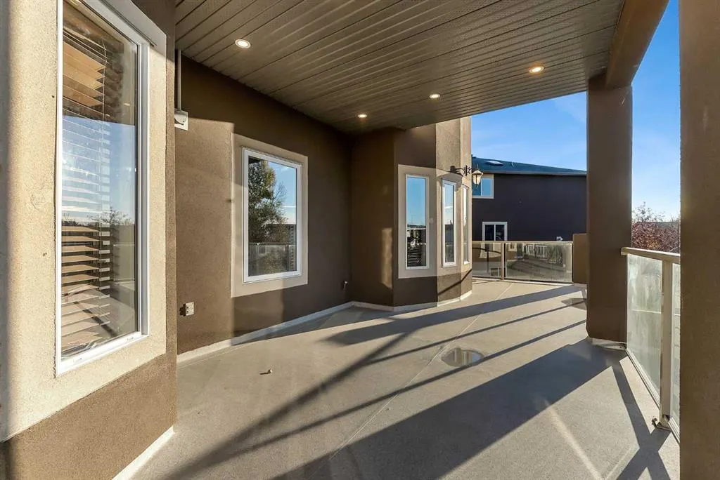 220 East Lakeview Place