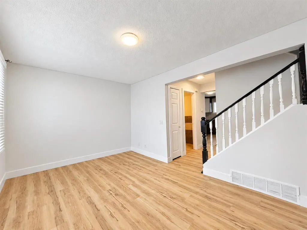 251 Pensville Close SE