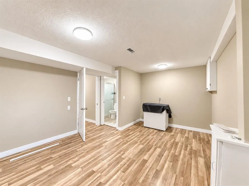 251 Pensville Close SE